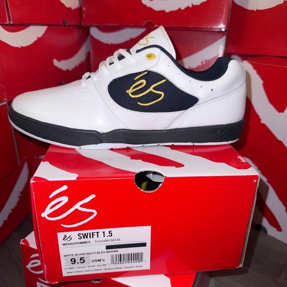 Swift 1.5 Men's Athletic Shoes - White and Navy - Picture 1 of 4
